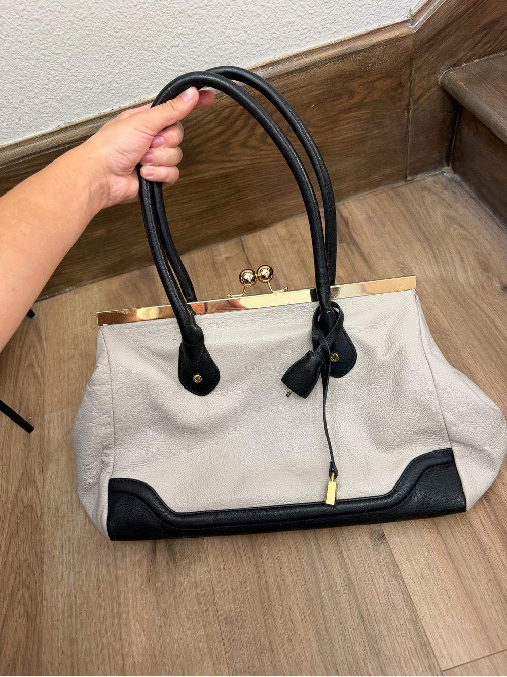 Emma Fox kiss lock Leather Gray And Black satchel Shoulder Bag